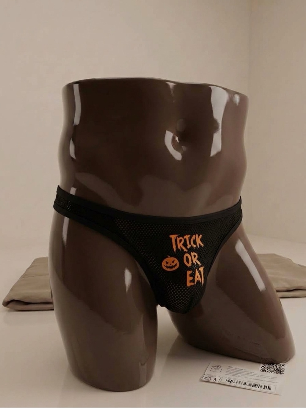 Men's Black 'Trick or Eat' Halloween Mesh tong | L